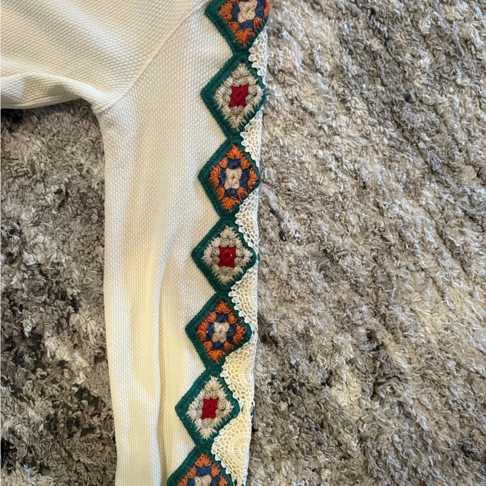 Free People Long Sleeve Ivory top w/ colorful crochet, Size M Boho